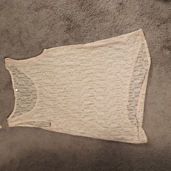 Guess light pink lace tank - Picture 2 of 4